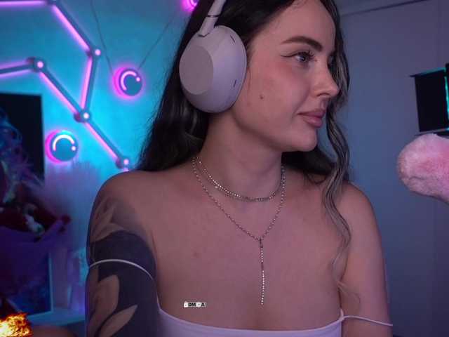 your-red-wine's BongaCams show and profile