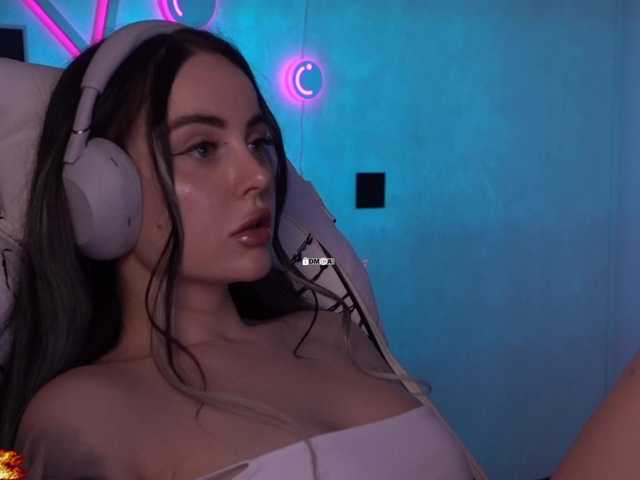 your-red-wine's BongaCams show and profile