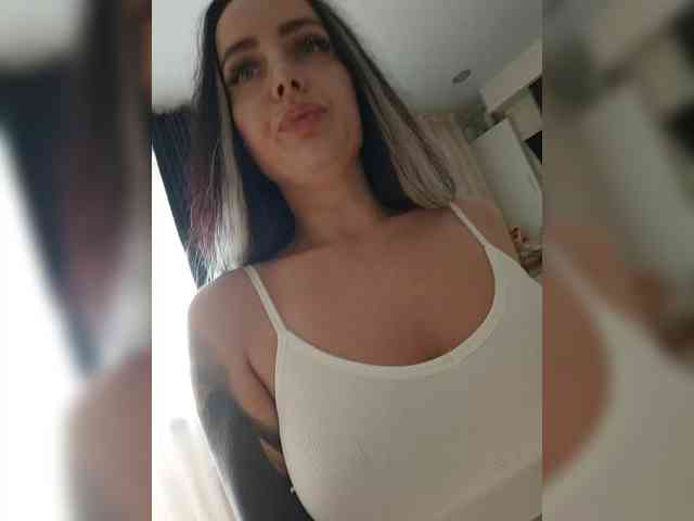 your-red-wine Live Webcam on BongaCams