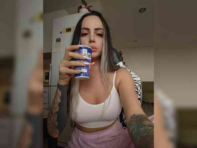 your-red-wine Live Webcam on BongaCams