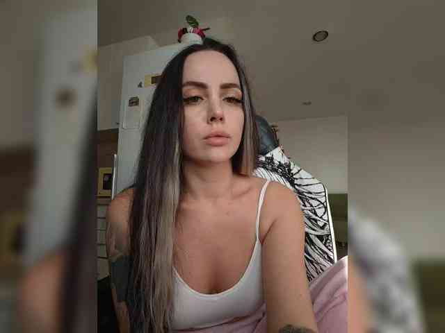 your-red-wine Live Webcam on BongaCams