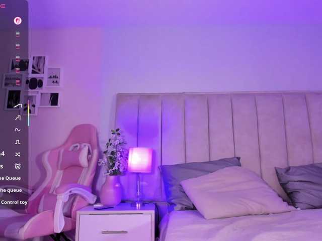 EllaThorne's BongaCams show and profile