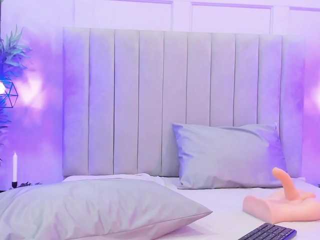 go to chat with EllaThorne