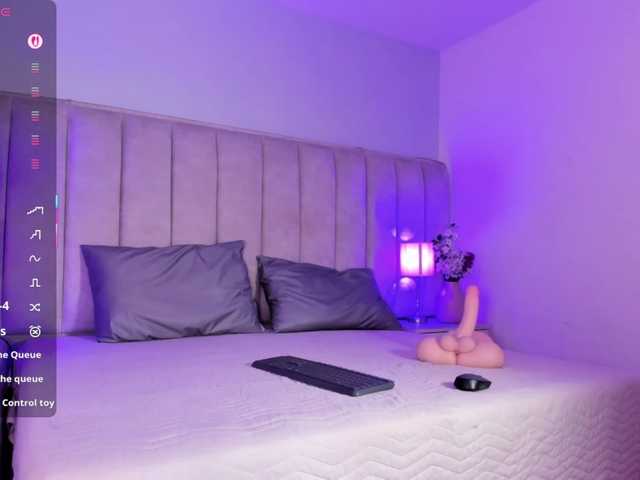 EllaThorne's BongaCams show and profile