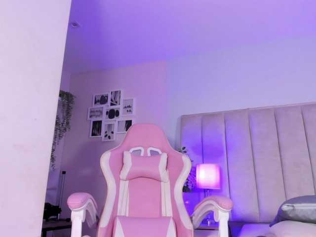 EllaThorne's BongaCams show and profile