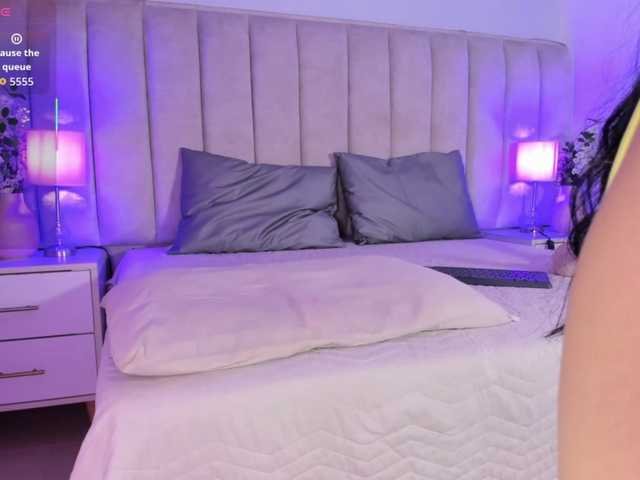 EllaThorne's BongaCams show and profile