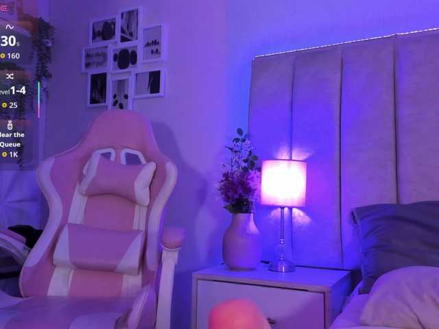 EllaThorne's BongaCams show and profile