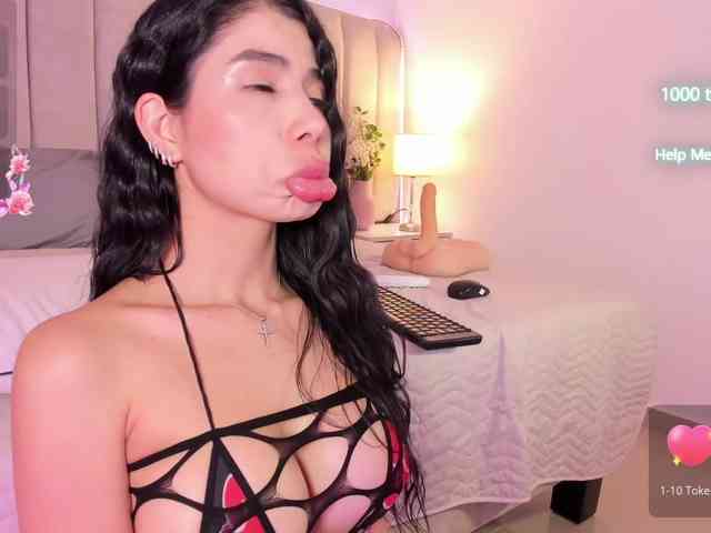 EllaThorne webcam