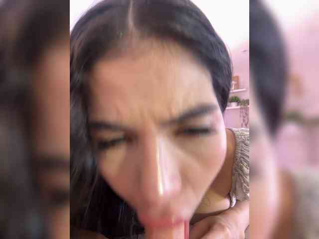 EllaThorne webcam