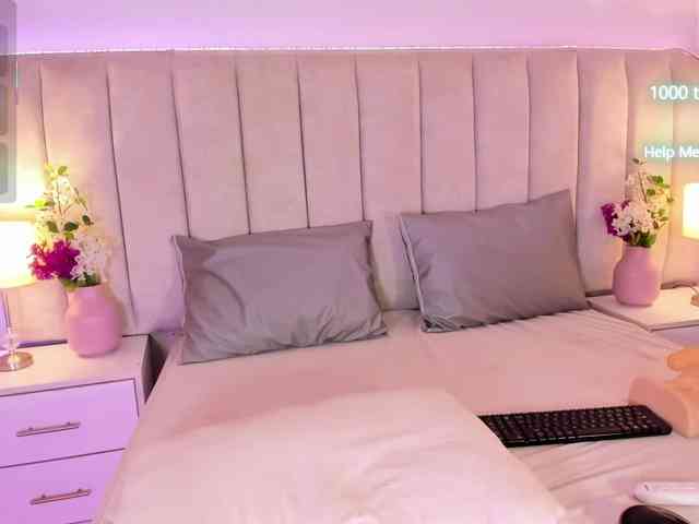 EllaThorne webcam