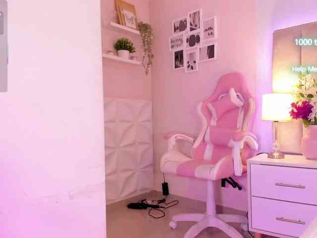 EllaThorne webcam