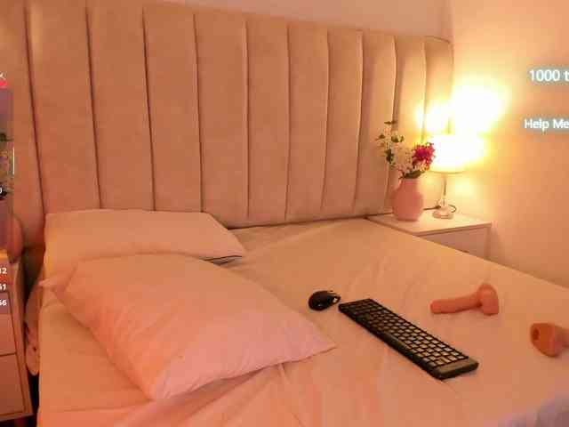EllaThorne webcam
