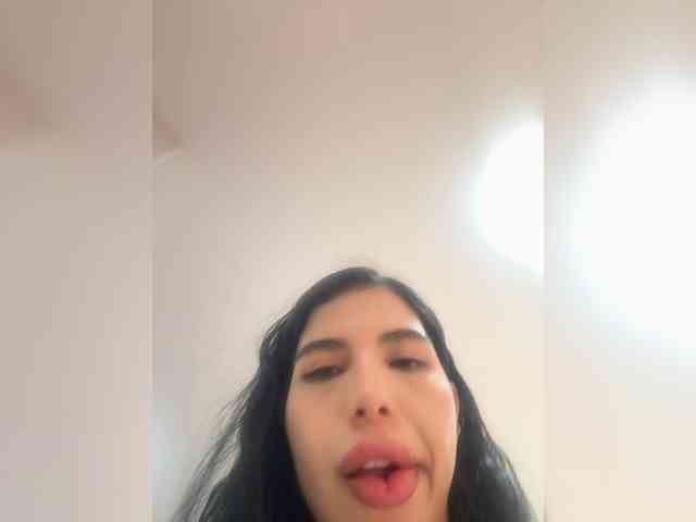 EllaThorne webcam