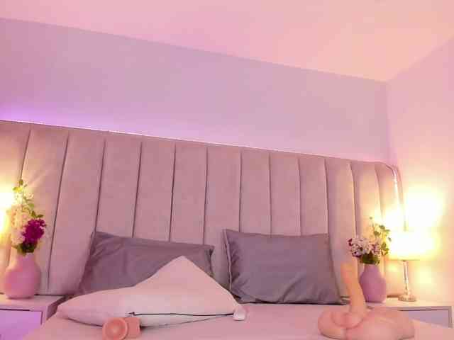 EllaThorne webcam
