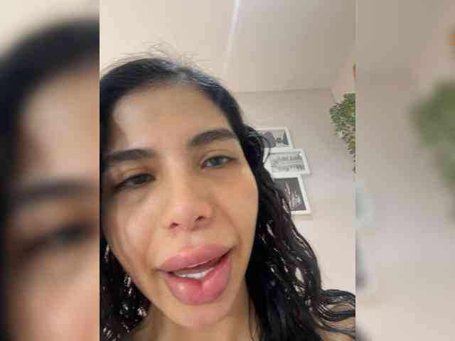 EllaThorne webcam