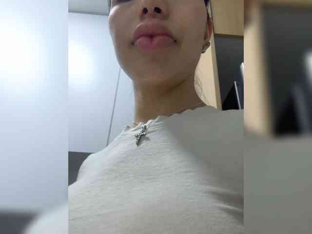 EllaThorne webcam