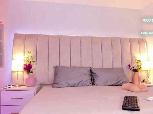 EllaThorne webcam