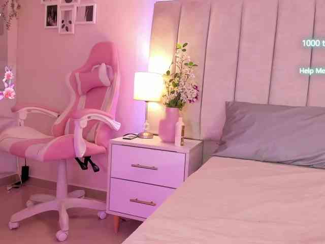 EllaThorne webcam