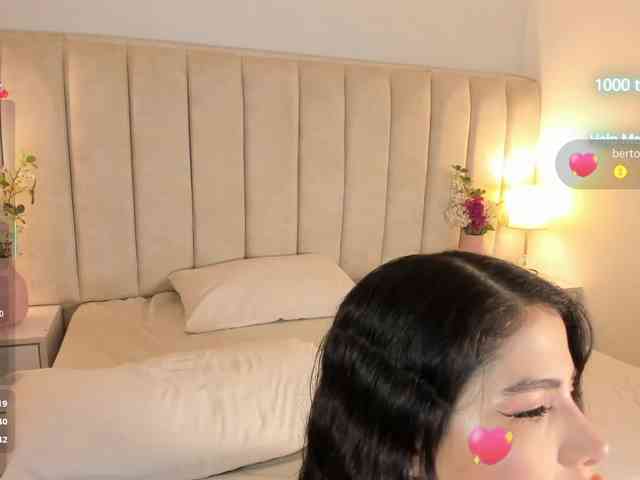EllaThorne webcam