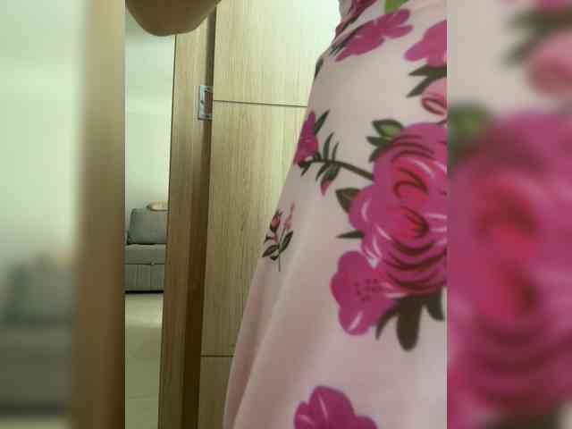 EllaThorne webcam