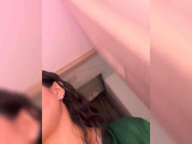 EllaThorne webcam