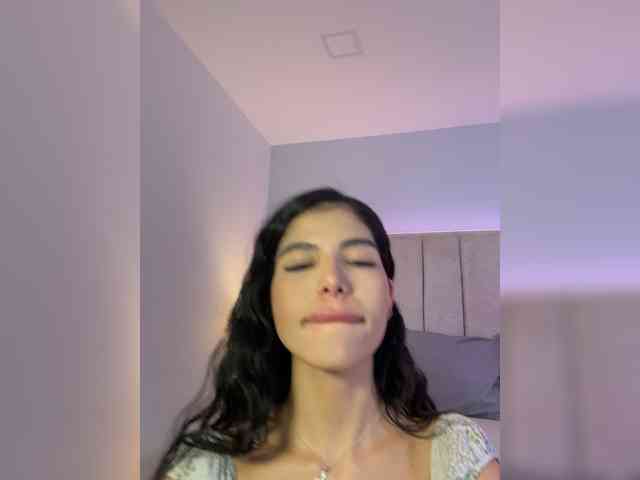EllaThorne webcam