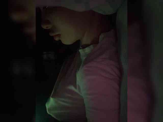 EllaThorne webcam