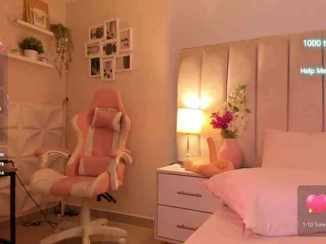 EllaThorne webcam