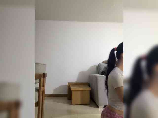 EllaThorne webcam