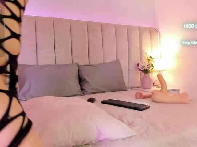 EllaThorne webcam