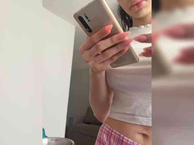 EllaThorne webcam