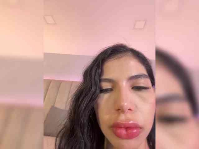EllaThorne webcam