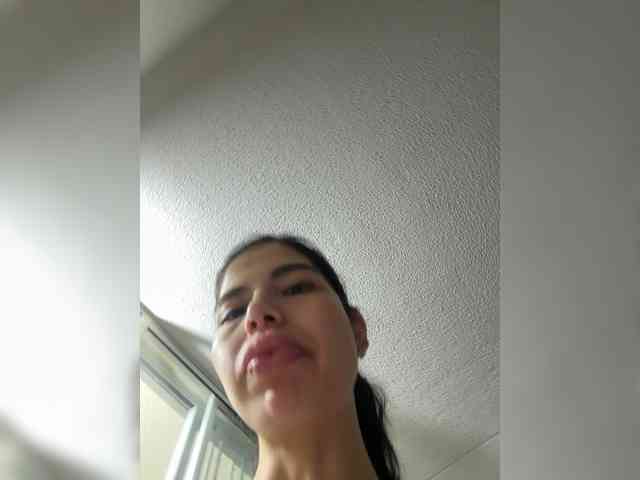 EllaThorne webcam