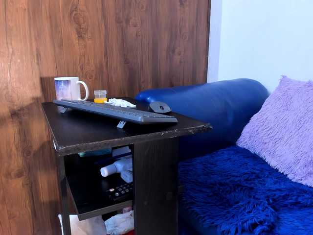 Skinny-Mature's BongaCams show and profile