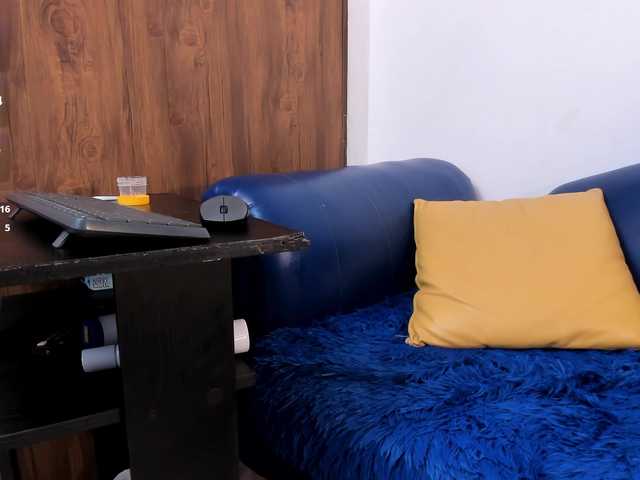 Skinny-Mature's BongaCams show and profile