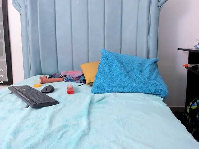 Skinny-Mature's BongaCams show and profile