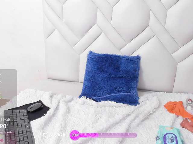 Skinny-Mature's BongaCams show and profile