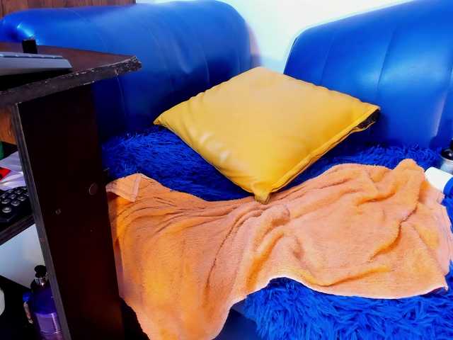 Skinny-Mature's BongaCams show and profile