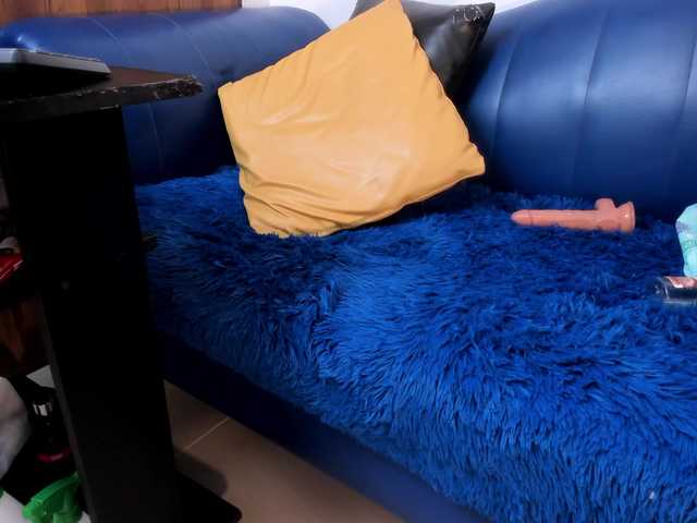 Skinny-Mature's BongaCams show and profile