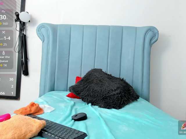 Skinny-Mature's BongaCams show and profile