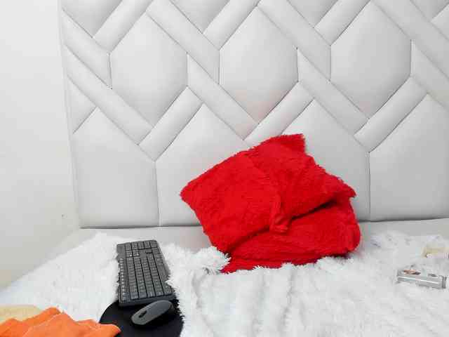 Skinny-Mature webcam