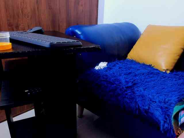 Skinny-Mature Live Webcam on BongaCams