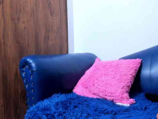 Skinny-Mature webcam