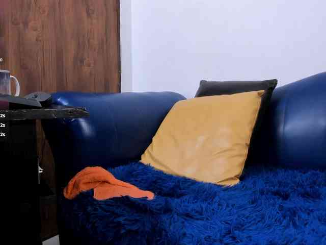 Skinny-Mature webcam