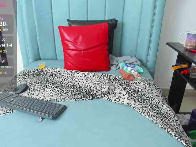 Skinny-Mature webcam