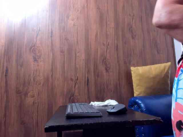 Skinny-Mature webcam