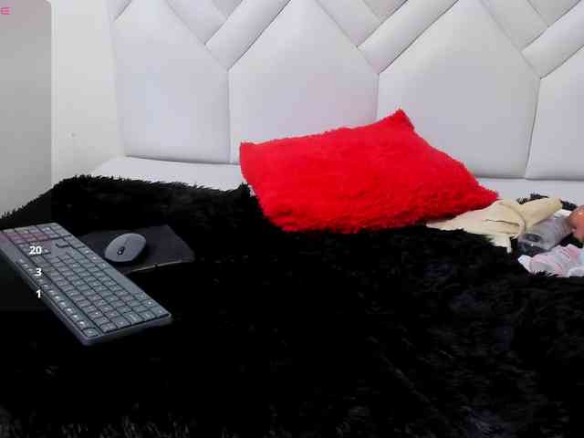 Skinny-Mature webcam