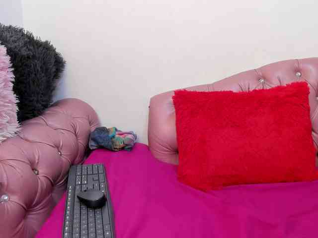 Skinny-Mature webcam