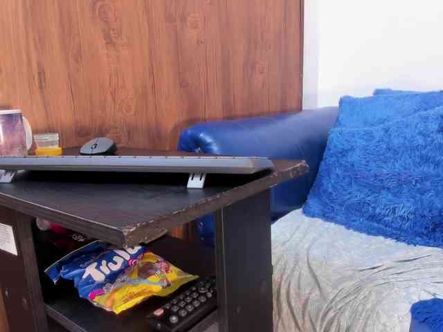 Skinny-Mature webcam