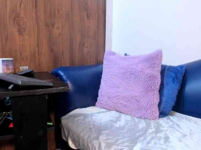 Skinny-Mature webcam